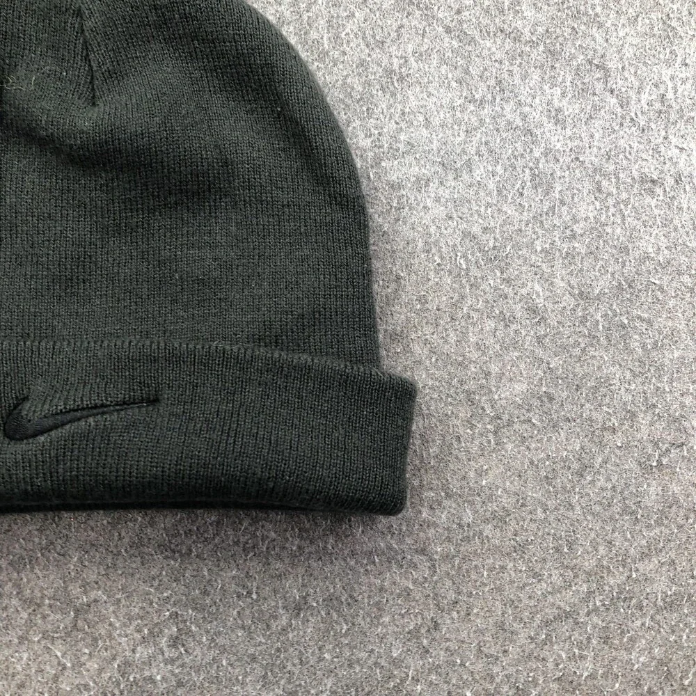Nike Beanie Hat Boys One Size Green Cuffed Knit Swoosh Logo Youth Winter